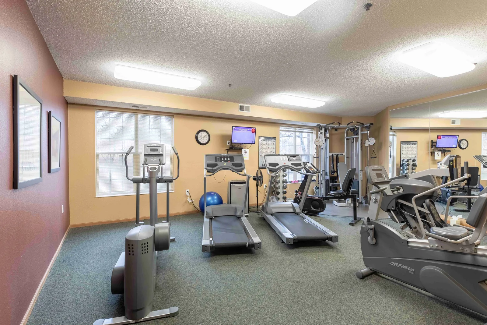 Gramercy Club at Burnhaven Dr. photo 4 of 13